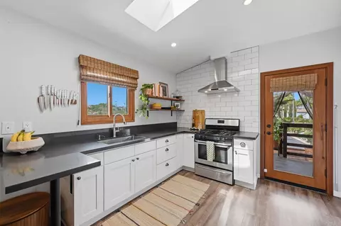 Kitchen - 637 Sparta Dr, Encinitas, CA 92024 photo 5 of 7