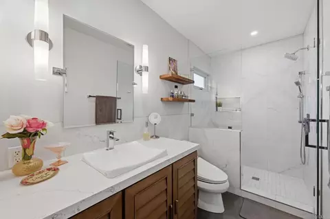 Bath - 637 Sparta Dr, Encinitas, CA 92024 photo 1 of 6