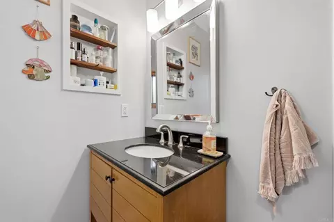 Bath - 637 Sparta Dr, Encinitas, CA 92024 photo 6 of 6