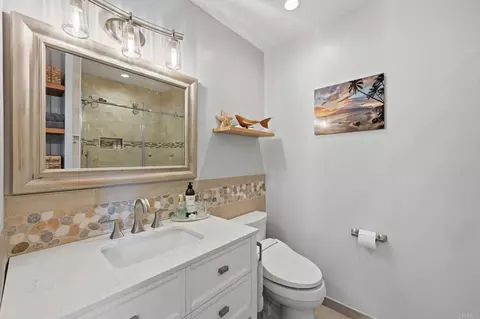 Bath - 637 Sparta Dr, Encinitas, CA 92024 photo 3 of 6
