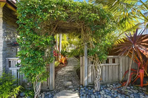 Exterior - 637 Sparta Dr, Encinitas, CA 92024 photo 7 of 22
