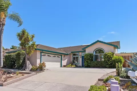 1713 W Country Club Ln, Escondido, CA 92026