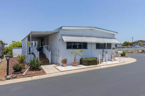 1010 E Bobier Dr #106, Vista, CA 92084 photo 2