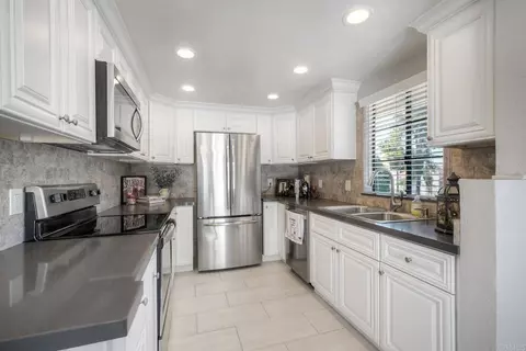 Kitchen - 3045 Corte Trabuco, Carlsbad, CA 92009 photo 2 of 4
