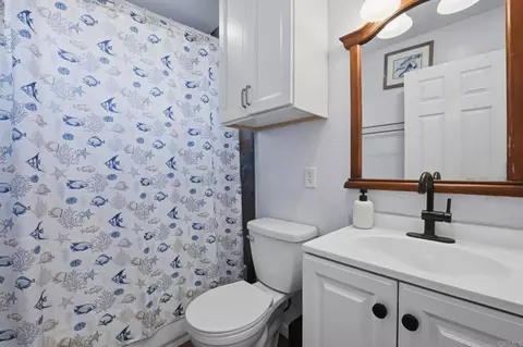 Bath - 656 Parker St, Oceanside, CA 92057 photo 2 of 2