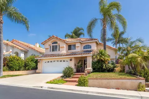 1810 Olympus Loop Dr, Vista, CA 92081