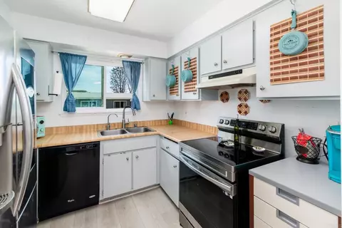 Kitchen - 3631 Brandywine St, Oceanside, CA 92057 photo 3 of 4