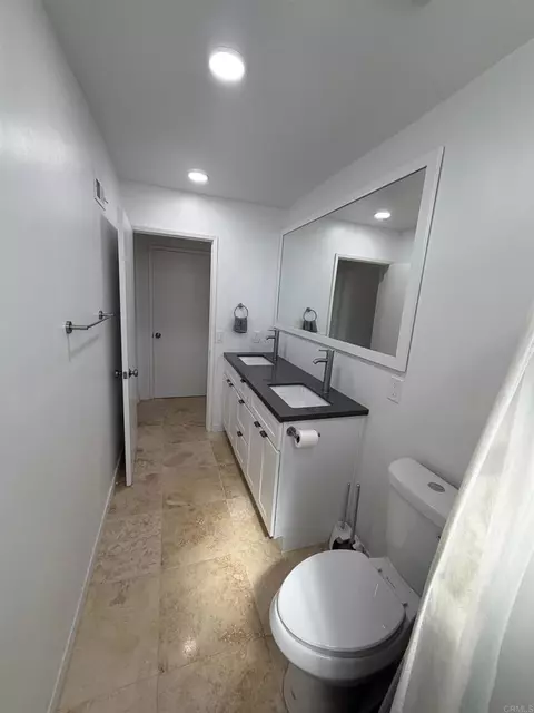 Bath - 23601 Barrego Way, Ramona, CA 92065 photo 2 of 3