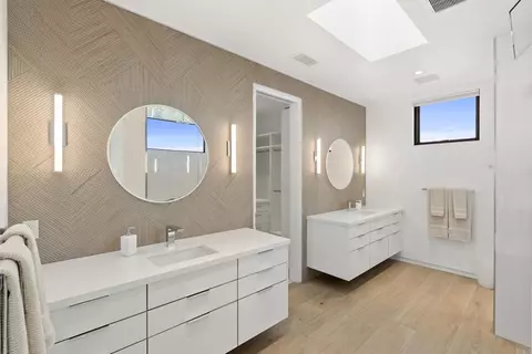 Bath - 216 Ocean St, Solana Beach, CA 92075 photo 1 of 1