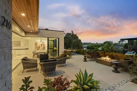 Exterior - 216 Ocean St, Solana Beach, CA 92075 photo 2 of 6