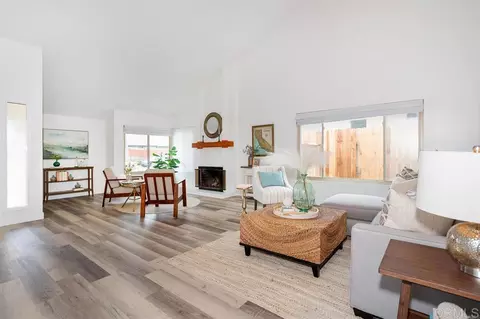 Living - 209 Rodney, Encinitas, CA 92024 photo 2 of 2