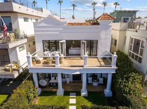 Exterior - 208 S Pacific St, Oceanside, CA 92054 photo 5 of 5