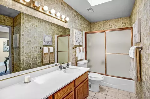 Bath - 975 Pebble Bch, Upland, CA 91784 photo 4 of 4