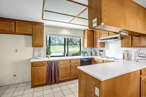 Kitchen - 975 Pebble Bch, Upland, CA 91784 photo 2 of 5