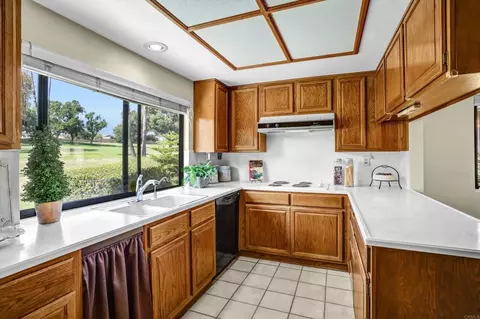 Kitchen - 975 Pebble Bch, Upland, CA 91784 photo 1 of 5