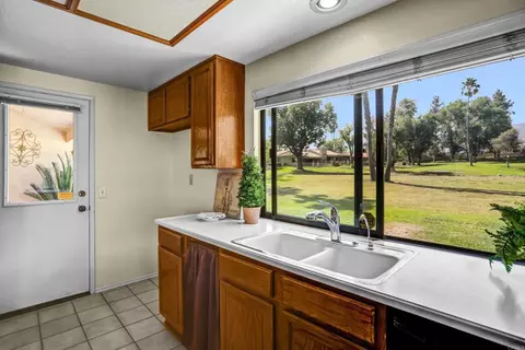 Kitchen - 975 Pebble Bch, Upland, CA 91784 photo 4 of 5