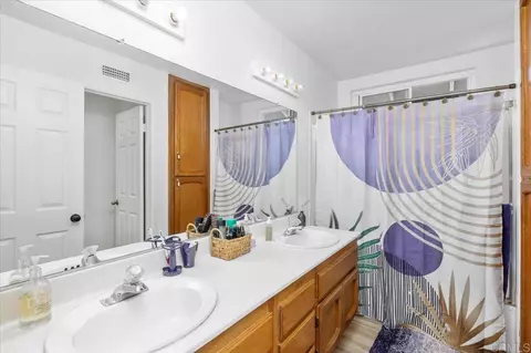 Bath - 878 Rivertree Dr, Oceanside, CA 92058 photo 3 of 3