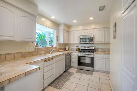 Kitchen - 217 Sanford St, Encinitas, CA 92024 photo 3 of 3