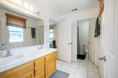 Bath - 217 Sanford St, Encinitas, CA 92024 photo 3 of 5