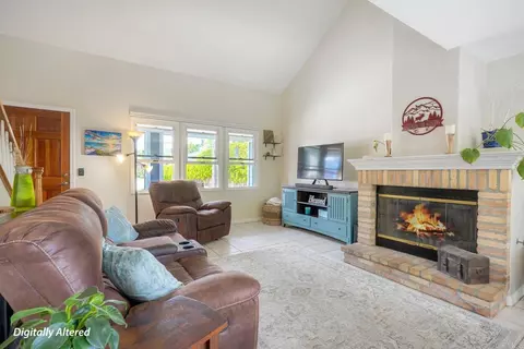 Living - 217 Sanford St, Encinitas, CA 92024 photo 2 of 3