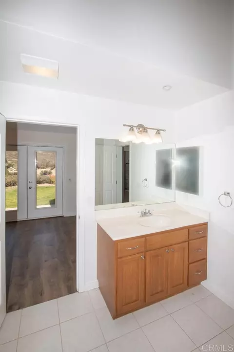 Bath - 2670 Vista Del Rio, Fallbrook, CA 92028 photo 4 of 4