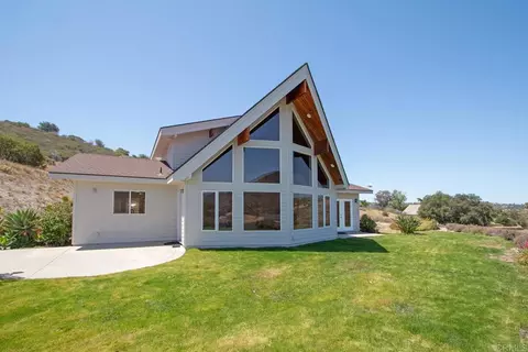 Exterior - 2670 Vista Del Rio, Fallbrook, CA 92028 photo 4 of 5