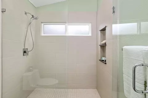 Bath - 1358 Blue Heron Ave, Encinitas, CA 92024 photo 2 of 2