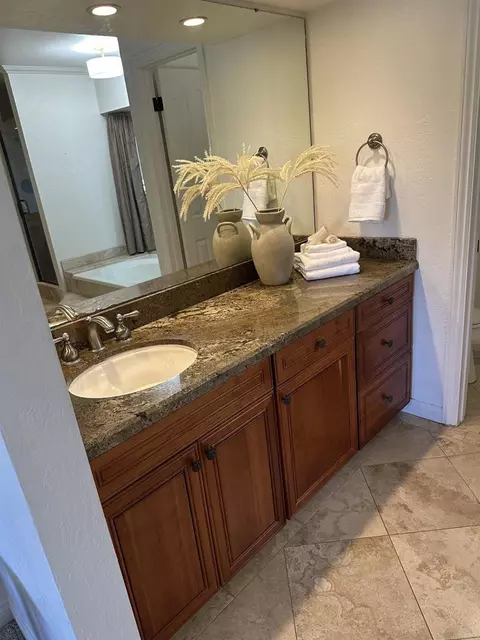 Bath - 2730 Mountain View Dr, Escondido, CA 92027 photo 2 of 7