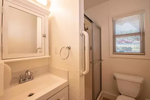 Bath - 2730 Mountain View Dr, Escondido, CA 92027 photo 5 of 7