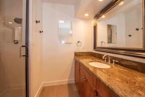 Bath - 2730 Mountain View Dr, Escondido, CA 92027 photo 4 of 7