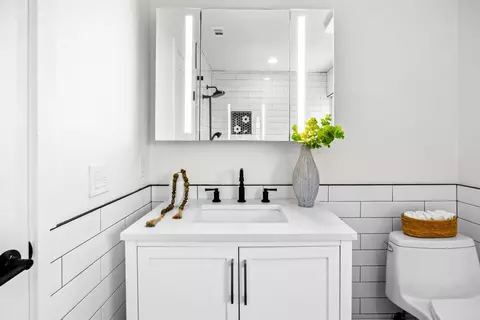 Bath - 2285 Valley Rd, Oceanside, CA 92056 photo 4 of 5