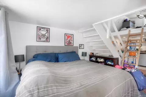 Bedroom - 1524 N Coast Hwy 101, Encinitas, CA 92024 photo 2 of 4