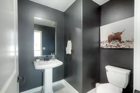 Bath - 2510 Cheyne Way, Oceanside, CA 92056 photo 4 of 4