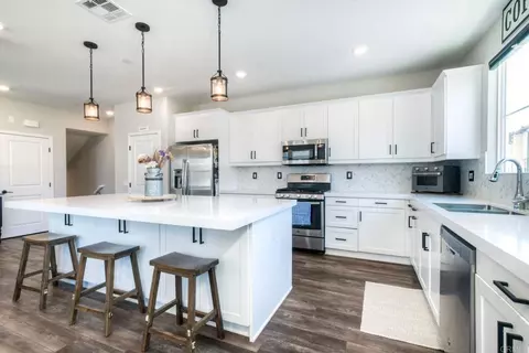 Kitchen - 2510 Cheyne Way, Oceanside, CA 92056 photo 2 of 4