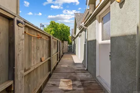 Entry Way - 215 Lolita St, Encinitas, CA 92024 photo 1 of 1