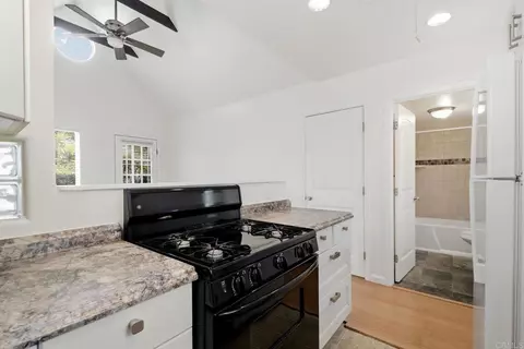 Kitchen - 215 Lolita St, Encinitas, CA 92024 photo 5 of 6