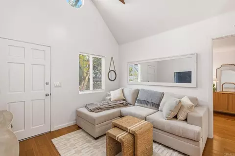 Living - 215 Lolita St, Encinitas, CA 92024 photo 2 of 8