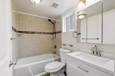 Bath - 215 Lolita St, Encinitas, CA 92024 photo 2 of 3