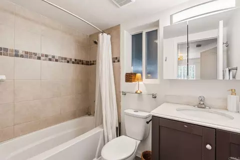 Bath - 215 Lolita St, Encinitas, CA 92024 photo 1 of 3