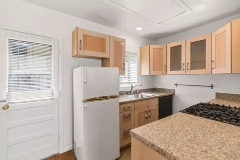 Kitchen - 215 Lolita St, Encinitas, CA 92024 photo 3 of 6