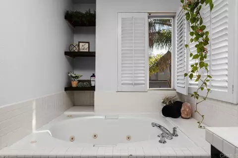 Bath - 4580 Avenida Privado, Oceanside, CA 92057 photo 4 of 5