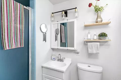 Bath - 3230 Eureka Pl, Carlsbad, CA 92008 photo 2 of 3