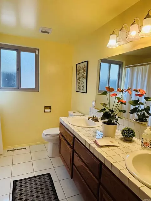 Bath - 3230 Eureka Pl, Carlsbad, CA 92008 photo 1 of 3