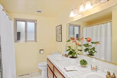 Bath - 3230 Eureka Pl, Carlsbad, CA 92008 photo 3 of 3