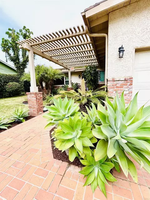 3230 Eureka Pl, Carlsbad, CA 92008