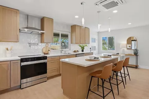 2058 Hawley Dr, Vista, CA 92084