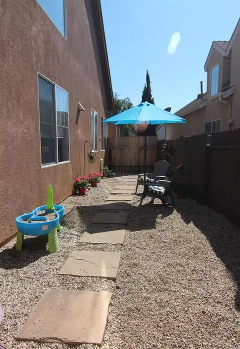 Exterior - 445 Poets Sq, Fallbrook, CA 92028 photo 4 of 7