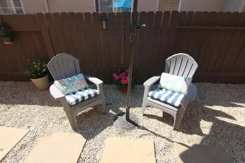 Exterior - 445 Poets Sq, Fallbrook, CA 92028 photo 5 of 7
