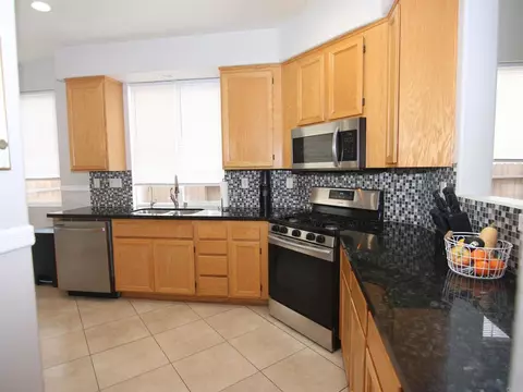 Kitchen - 445 Poets Sq, Fallbrook, CA 92028 photo 1 of 2