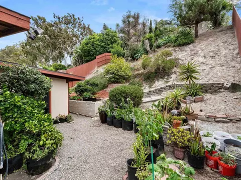 Exterior - 4123 Bonita Dr, Oceanside, CA 92056 photo 3 of 5